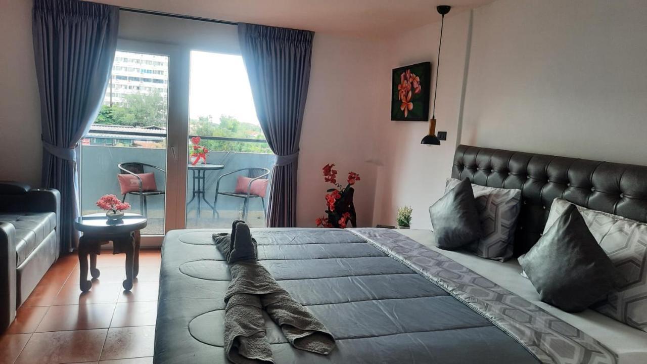 Happy Beach Jomtien Guesthouse Ngoại thất bức ảnh