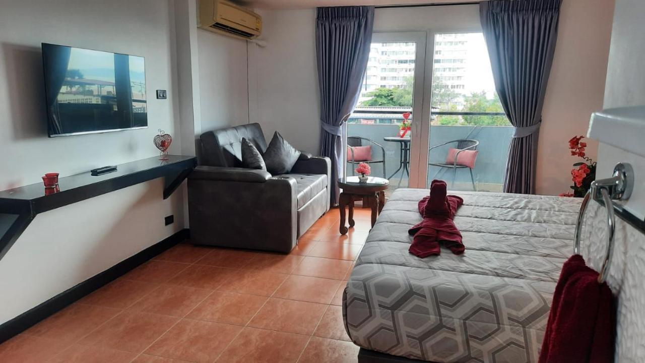 Happy Beach Jomtien Guesthouse Ngoại thất bức ảnh