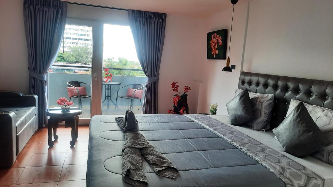 Happy Beach Jomtien Guesthouse Ngoại thất bức ảnh