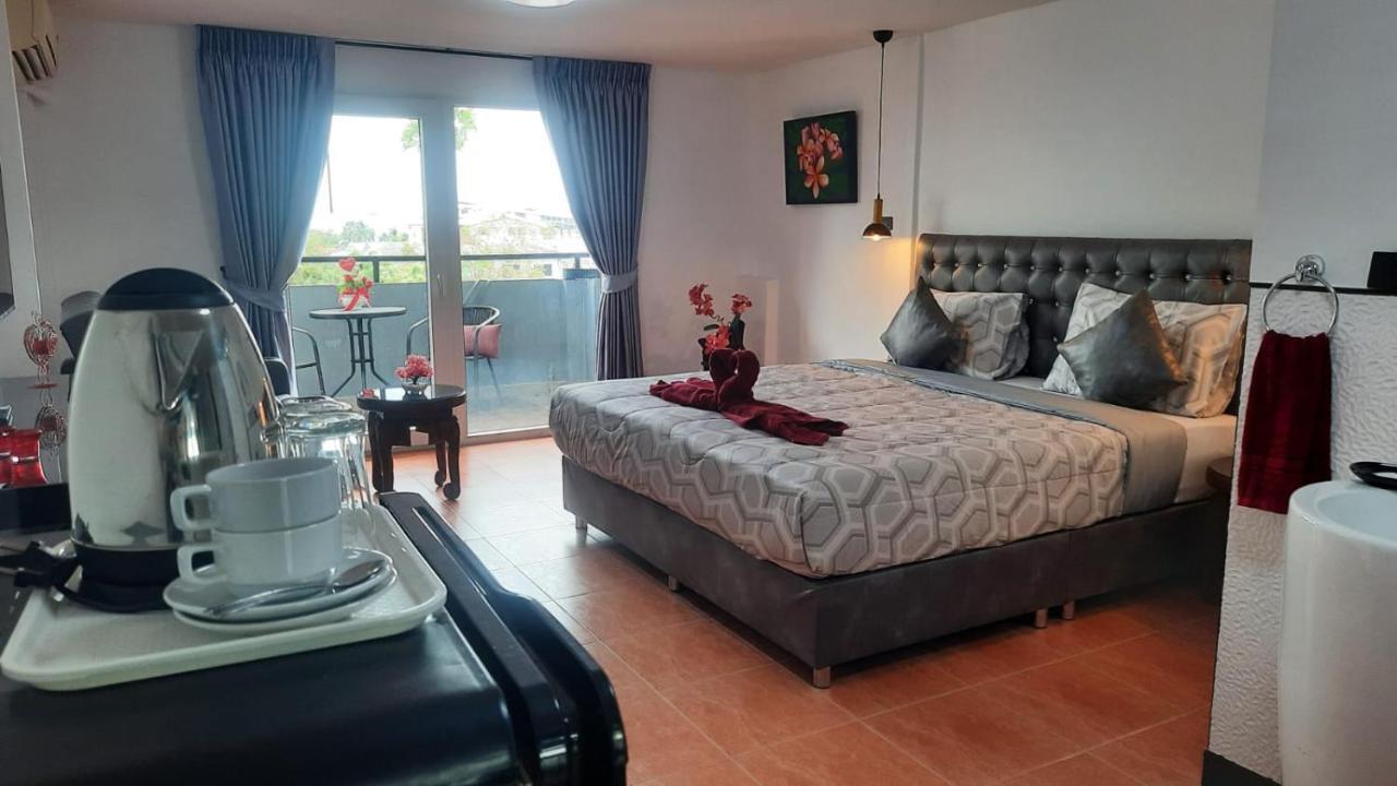 Happy Beach Jomtien Guesthouse Ngoại thất bức ảnh