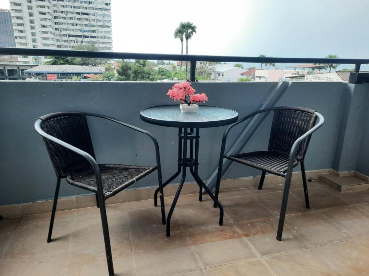 Happy Beach Jomtien Guesthouse Ngoại thất bức ảnh