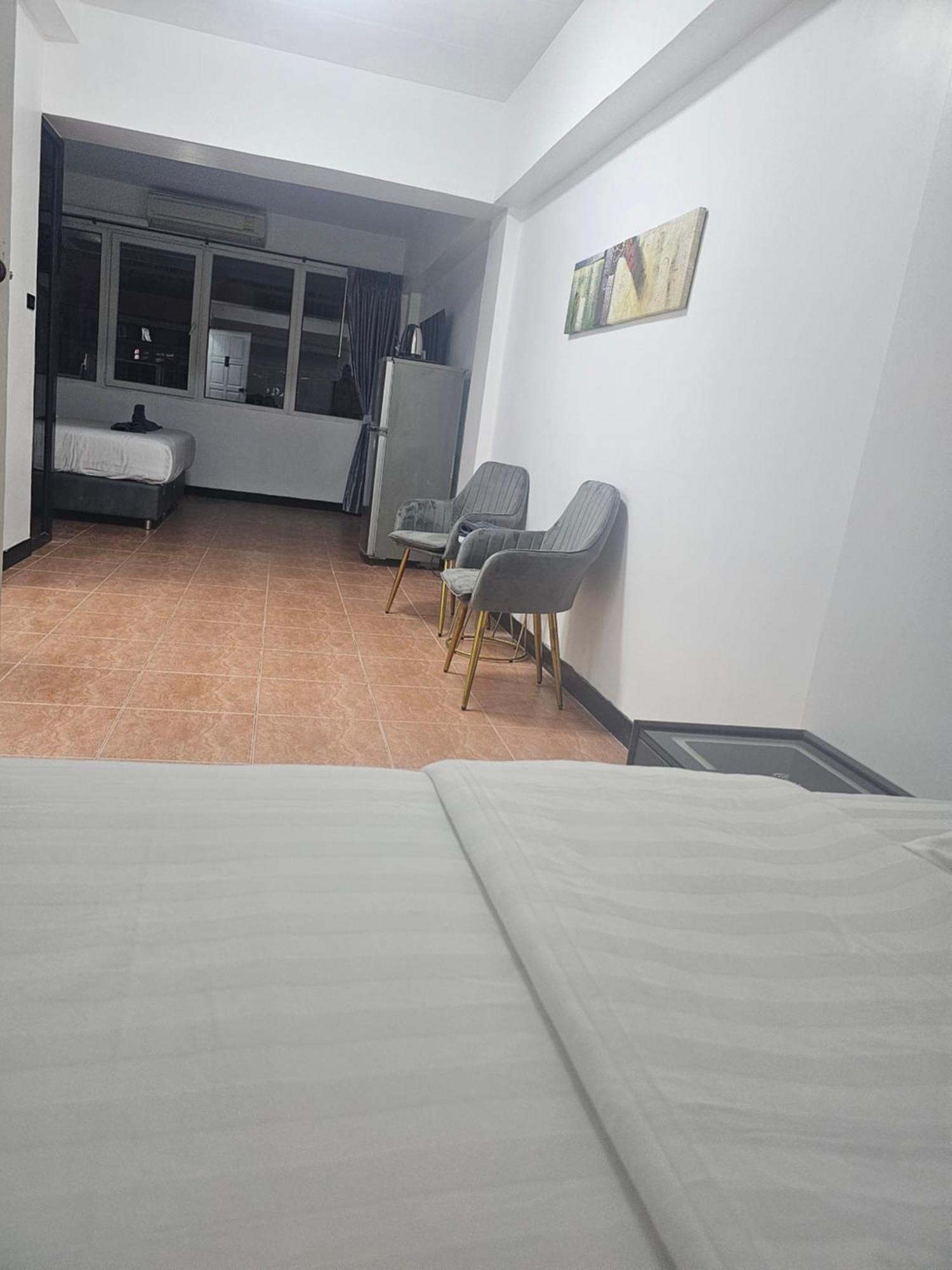 Happy Beach Jomtien Guesthouse Ngoại thất bức ảnh