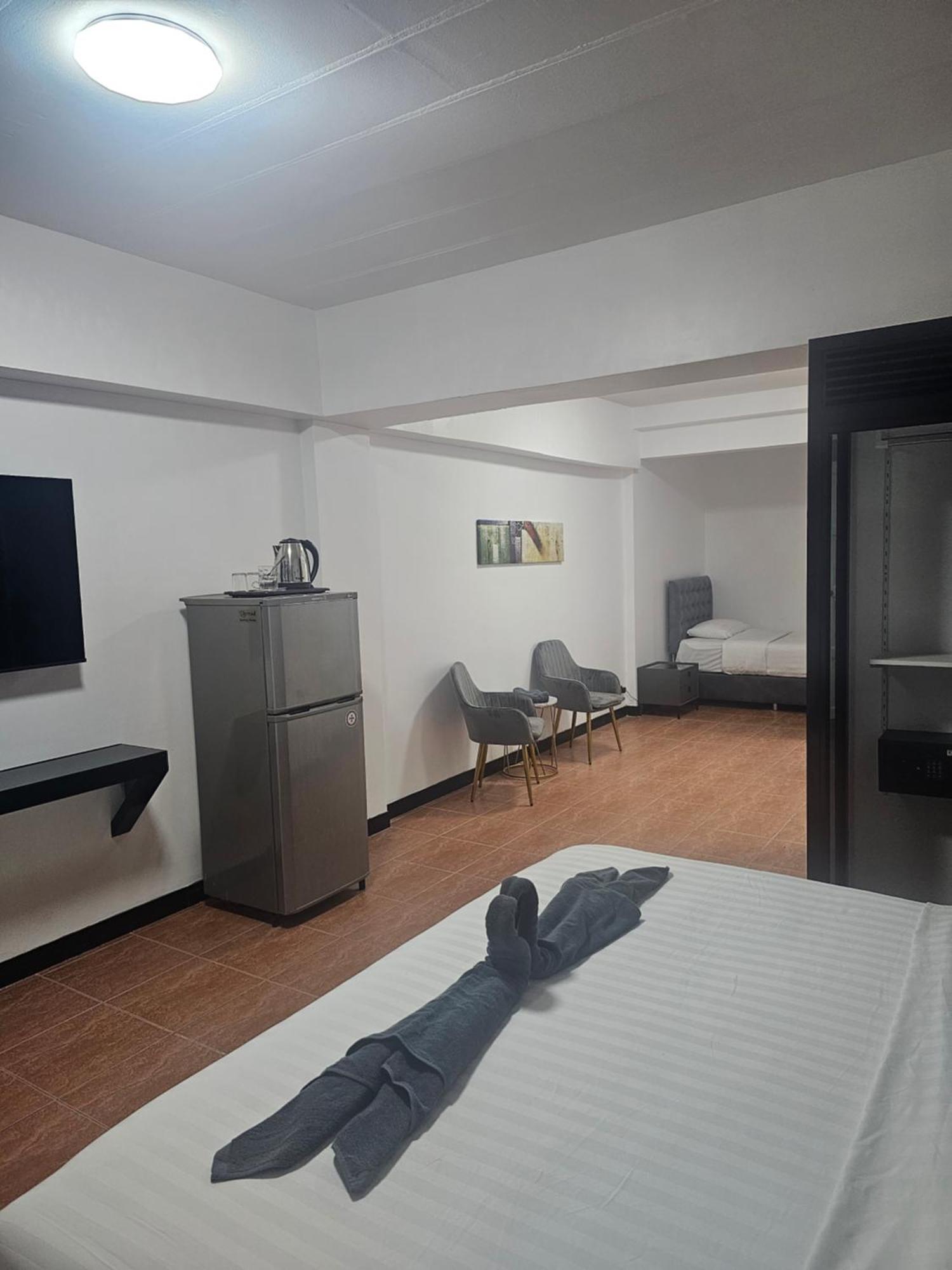 Happy Beach Jomtien Guesthouse Ngoại thất bức ảnh