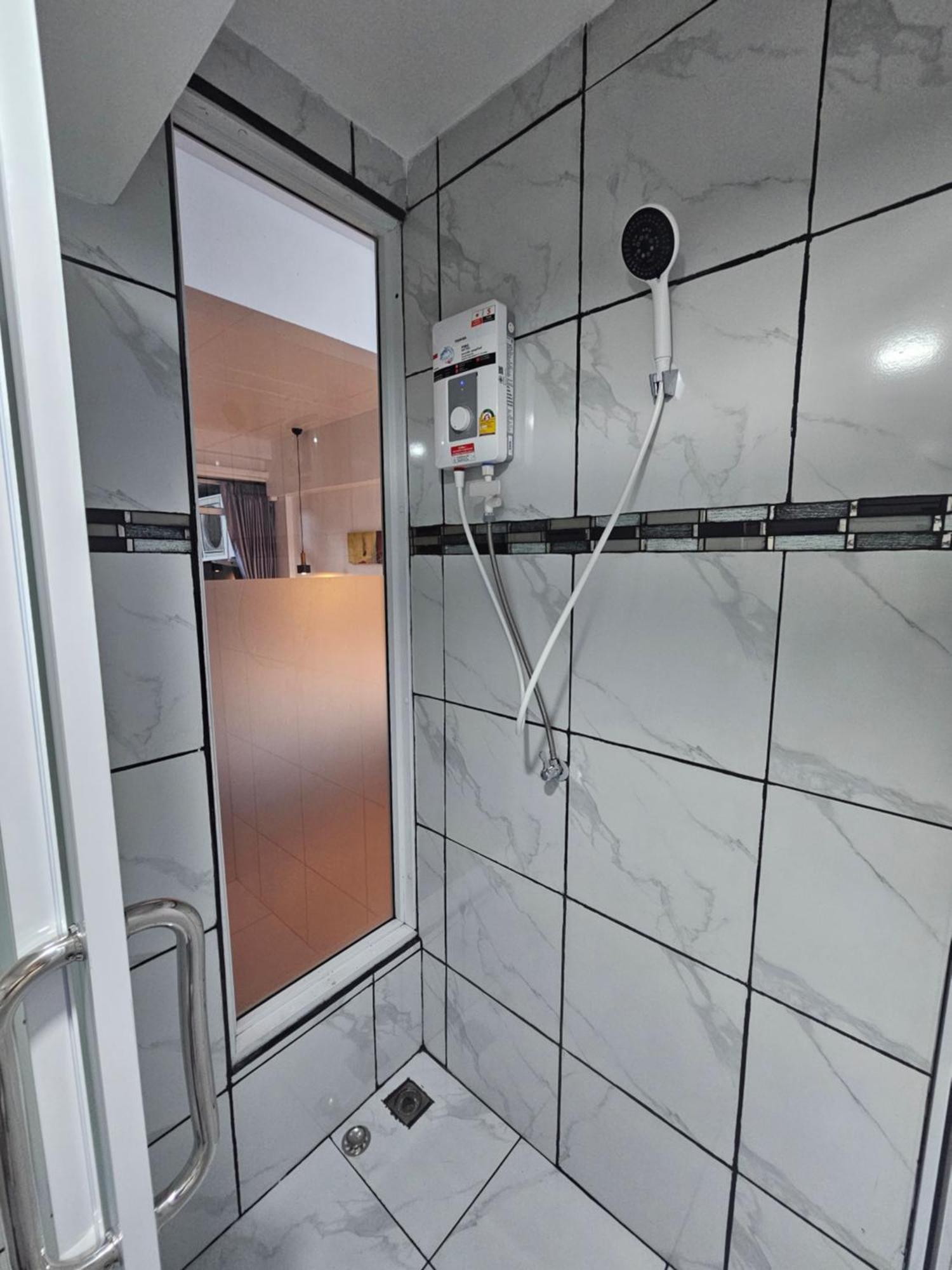 Happy Beach Jomtien Guesthouse Ngoại thất bức ảnh