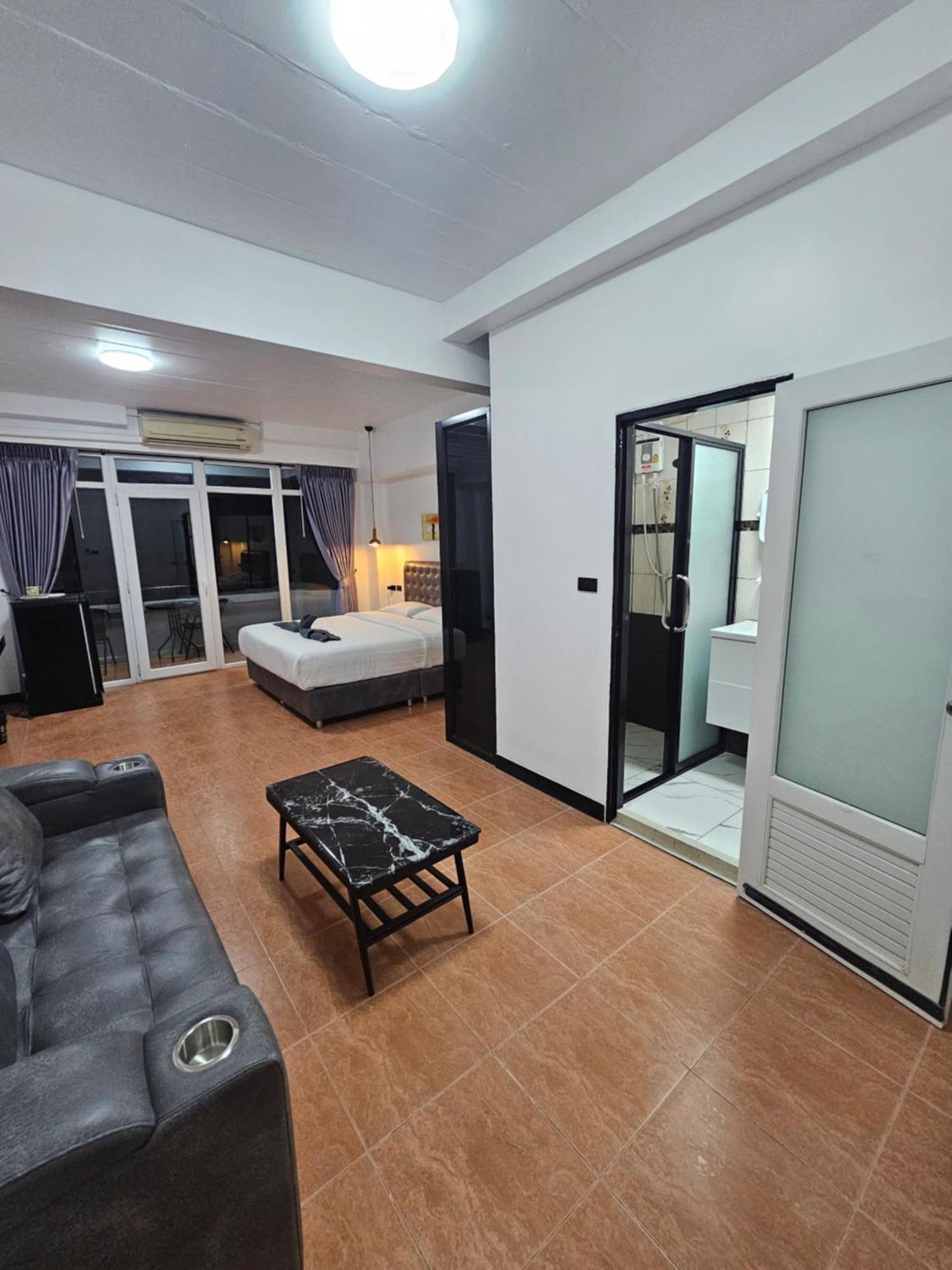 Happy Beach Jomtien Guesthouse Ngoại thất bức ảnh
