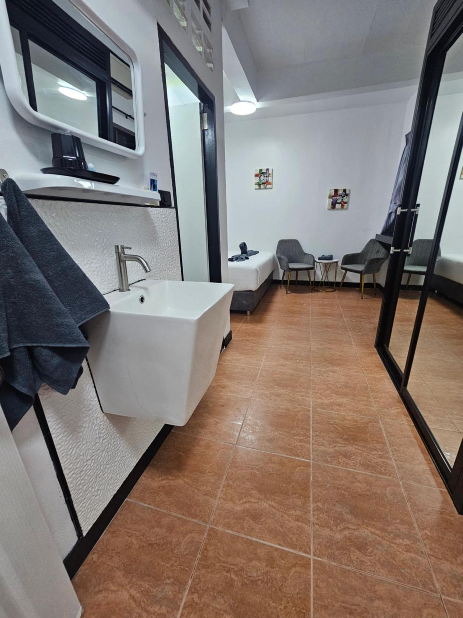 Happy Beach Jomtien Guesthouse Ngoại thất bức ảnh