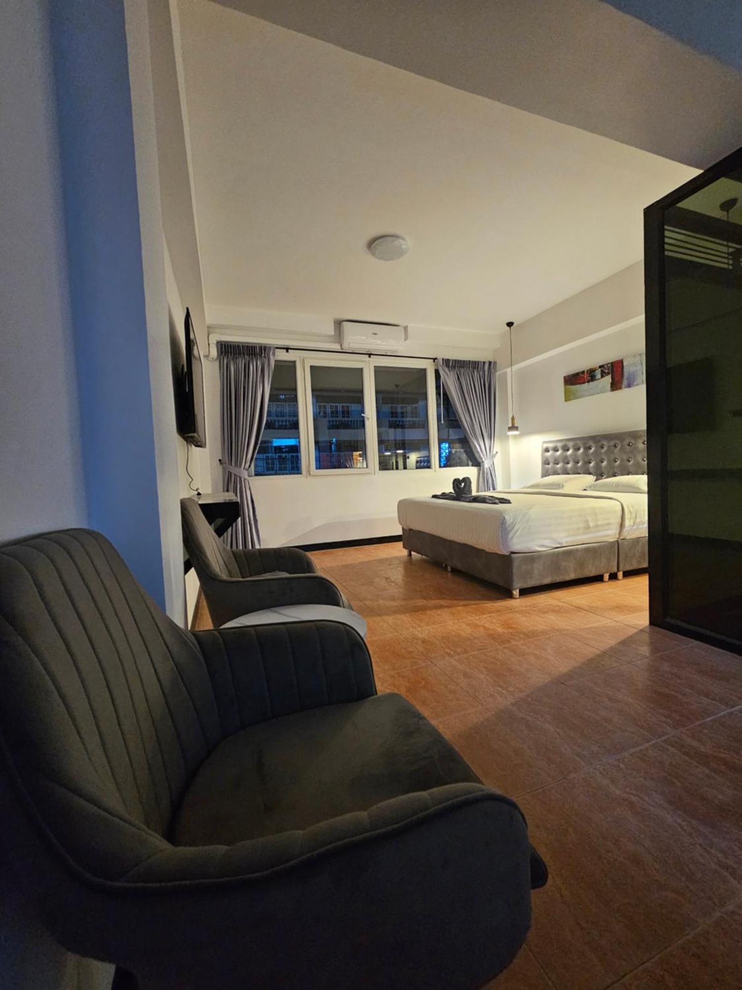 Happy Beach Jomtien Guesthouse Ngoại thất bức ảnh