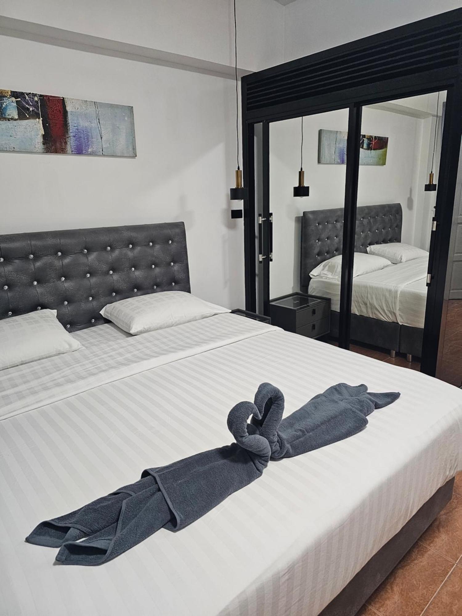 Happy Beach Jomtien Guesthouse Ngoại thất bức ảnh
