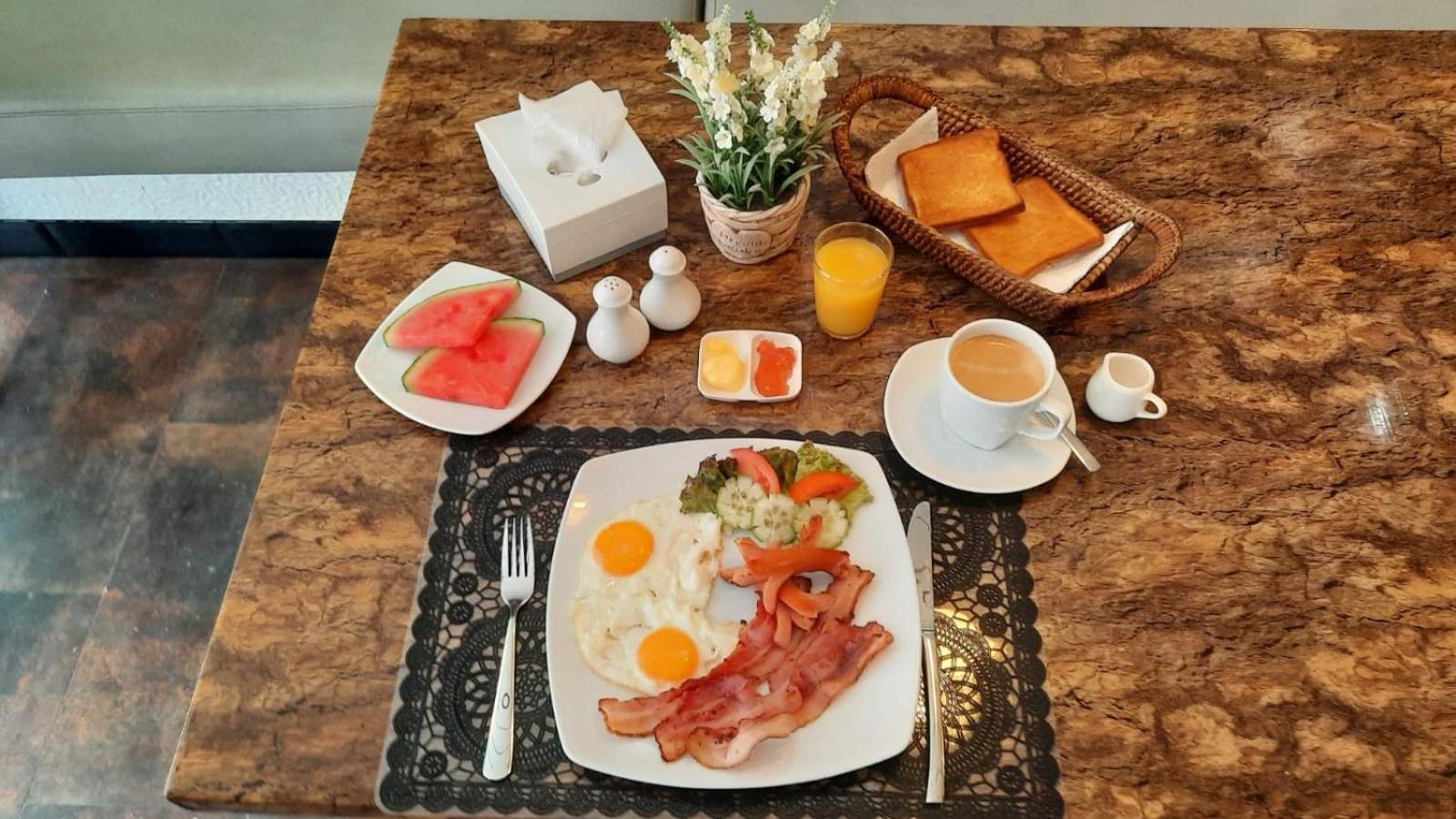Happy Beach Jomtien Guesthouse Ngoại thất bức ảnh