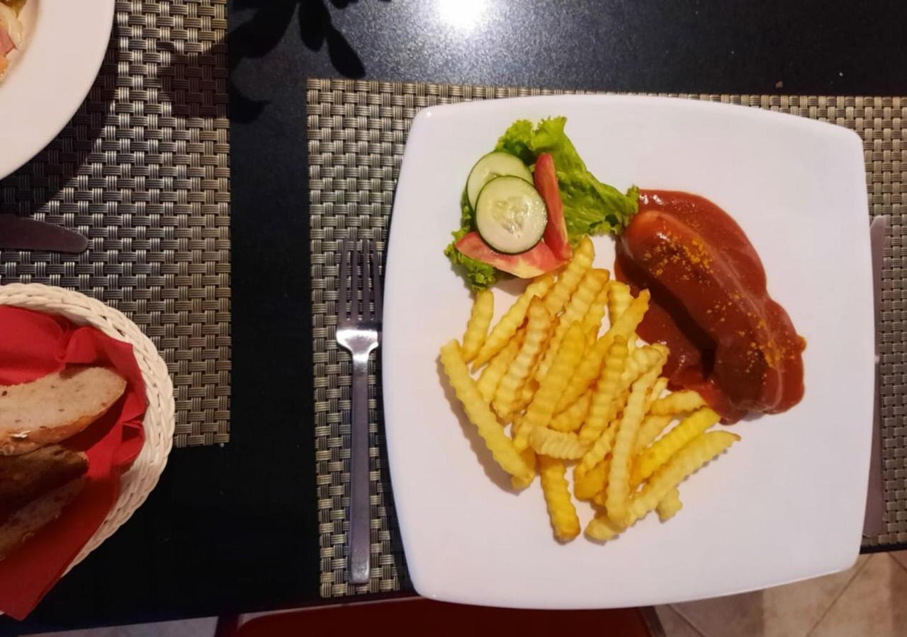 Happy Beach Jomtien Guesthouse Ngoại thất bức ảnh